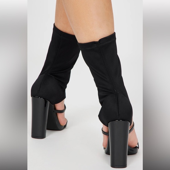 Trendy Black Heels - Picture 4 of 8